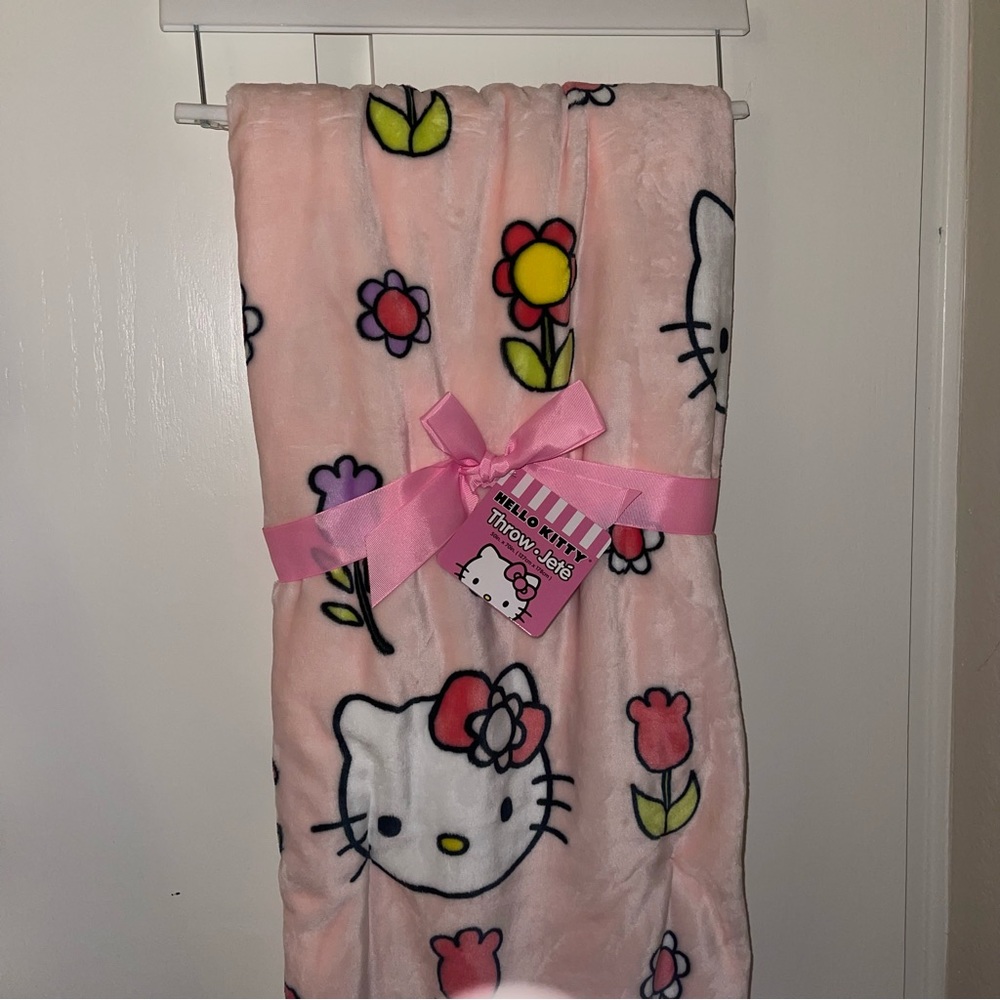 Hello kitty spring blanket